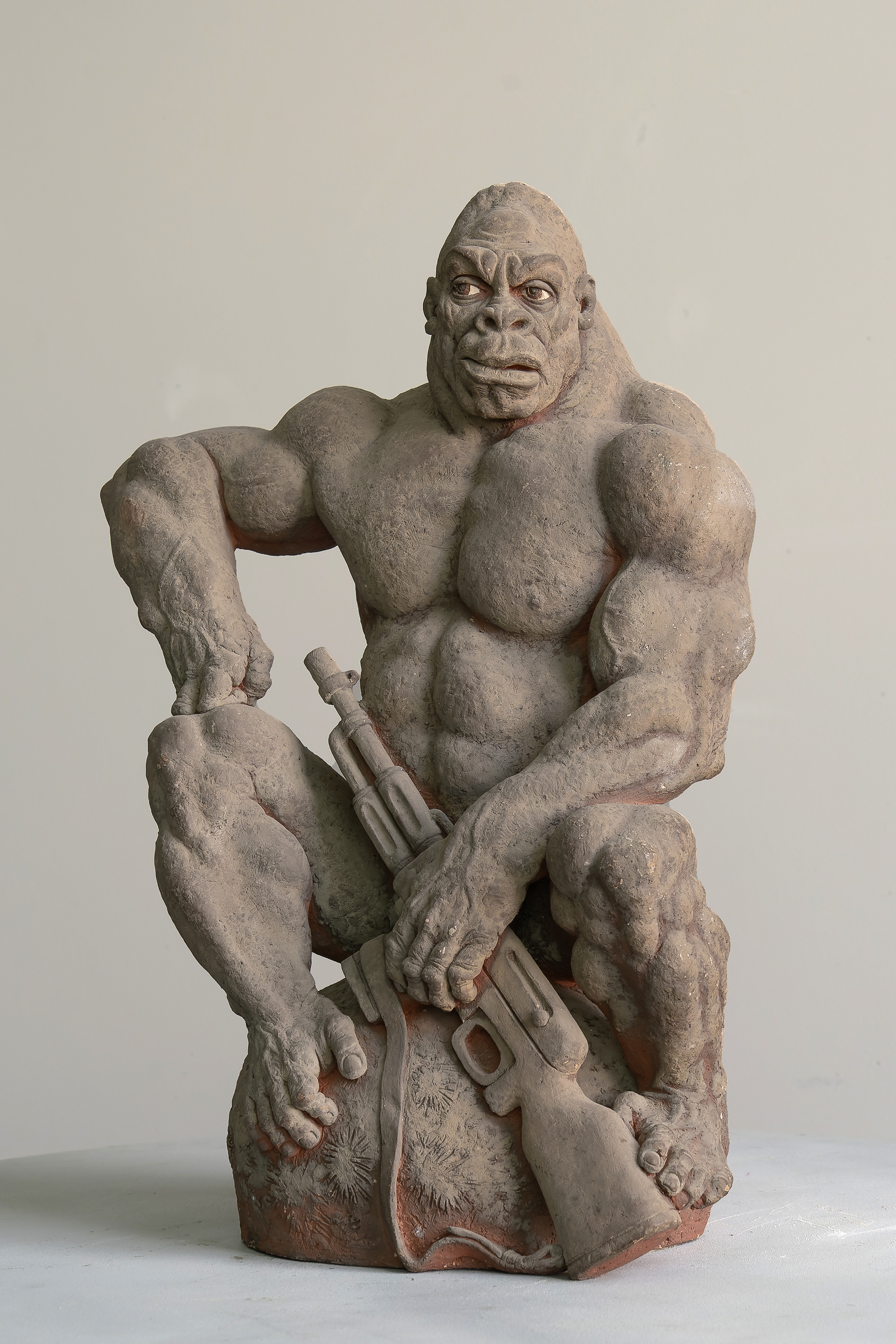 «Адэпт», керамическая скульптура Сергея Бондаренко — вид спереди