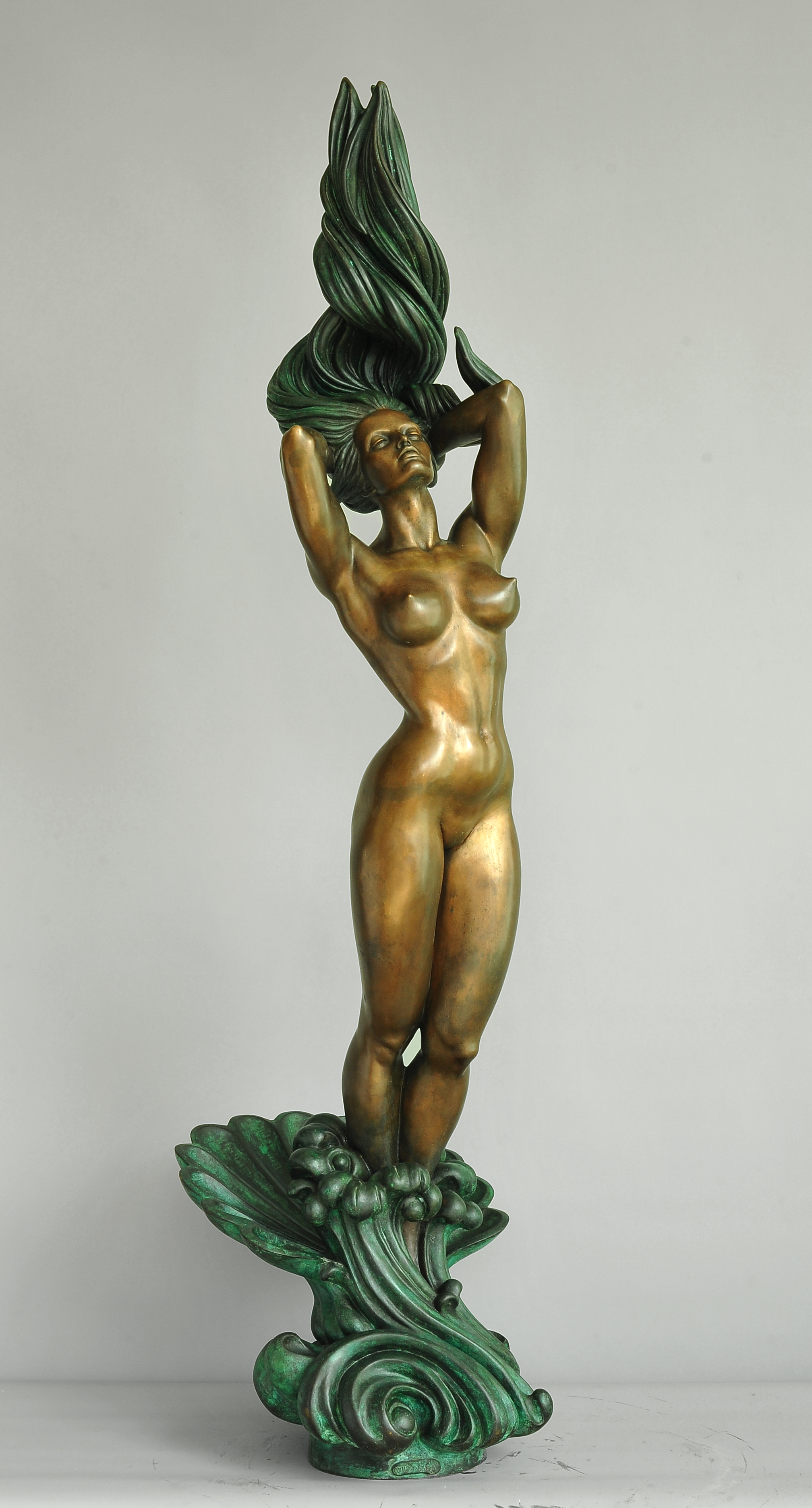 Aphrodite, bronze sculpture by Sergey Bondarenko — front view