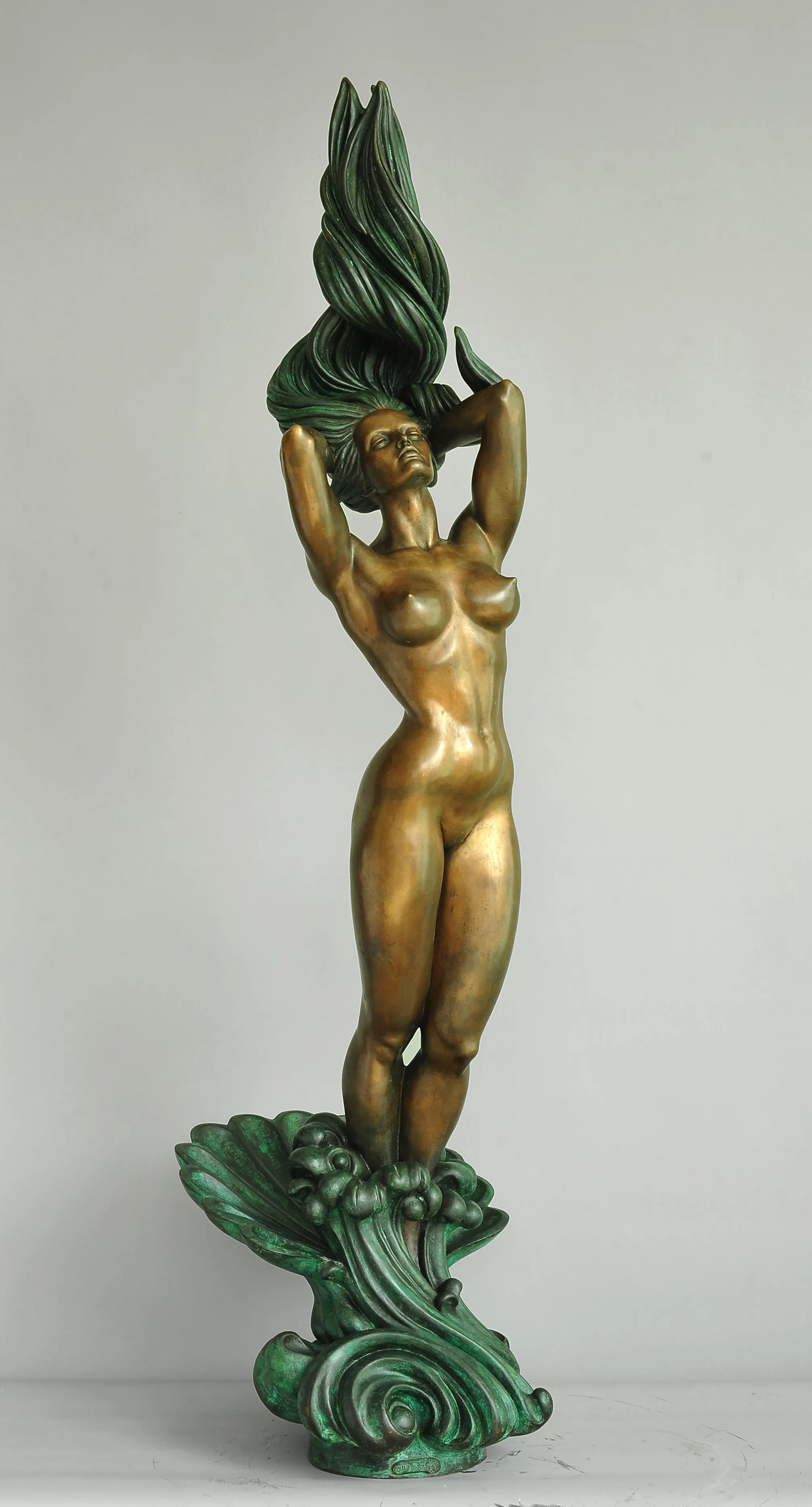 Aphrodite, bronze sculpture by Sergey Bondarenko — front view
