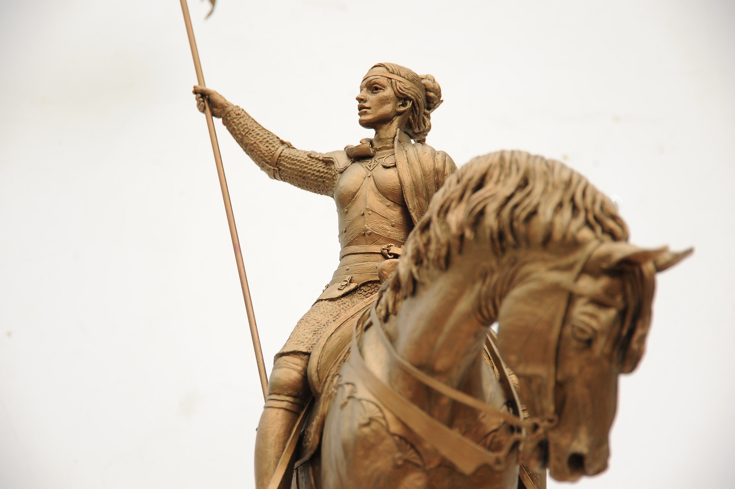 Anastasia Slutskaya, bronze sculpture by Sergey Bondarenko — front view