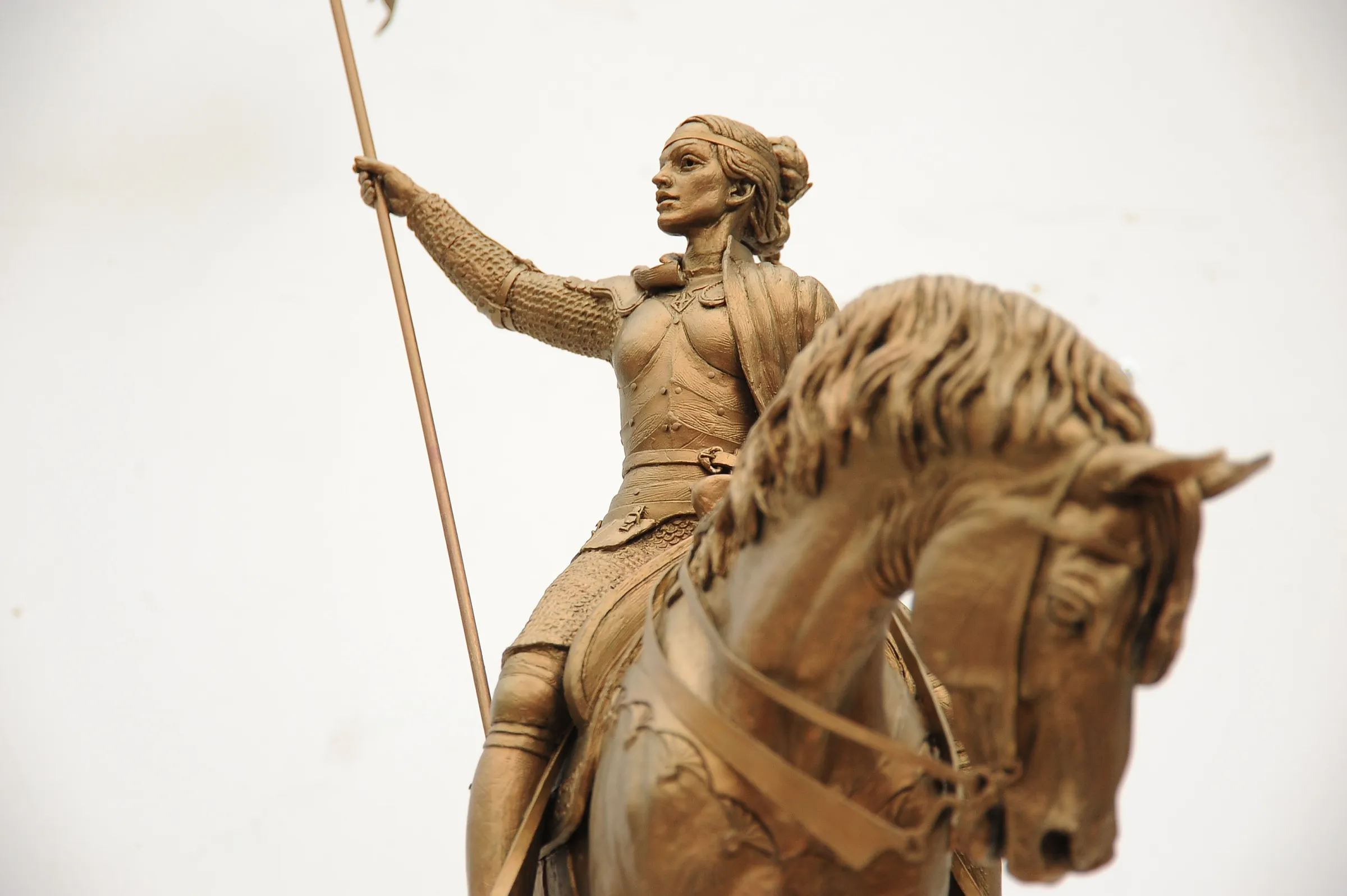 Anastasia Slutskaya, bronze sculpture by Sergey Bondarenko — front view