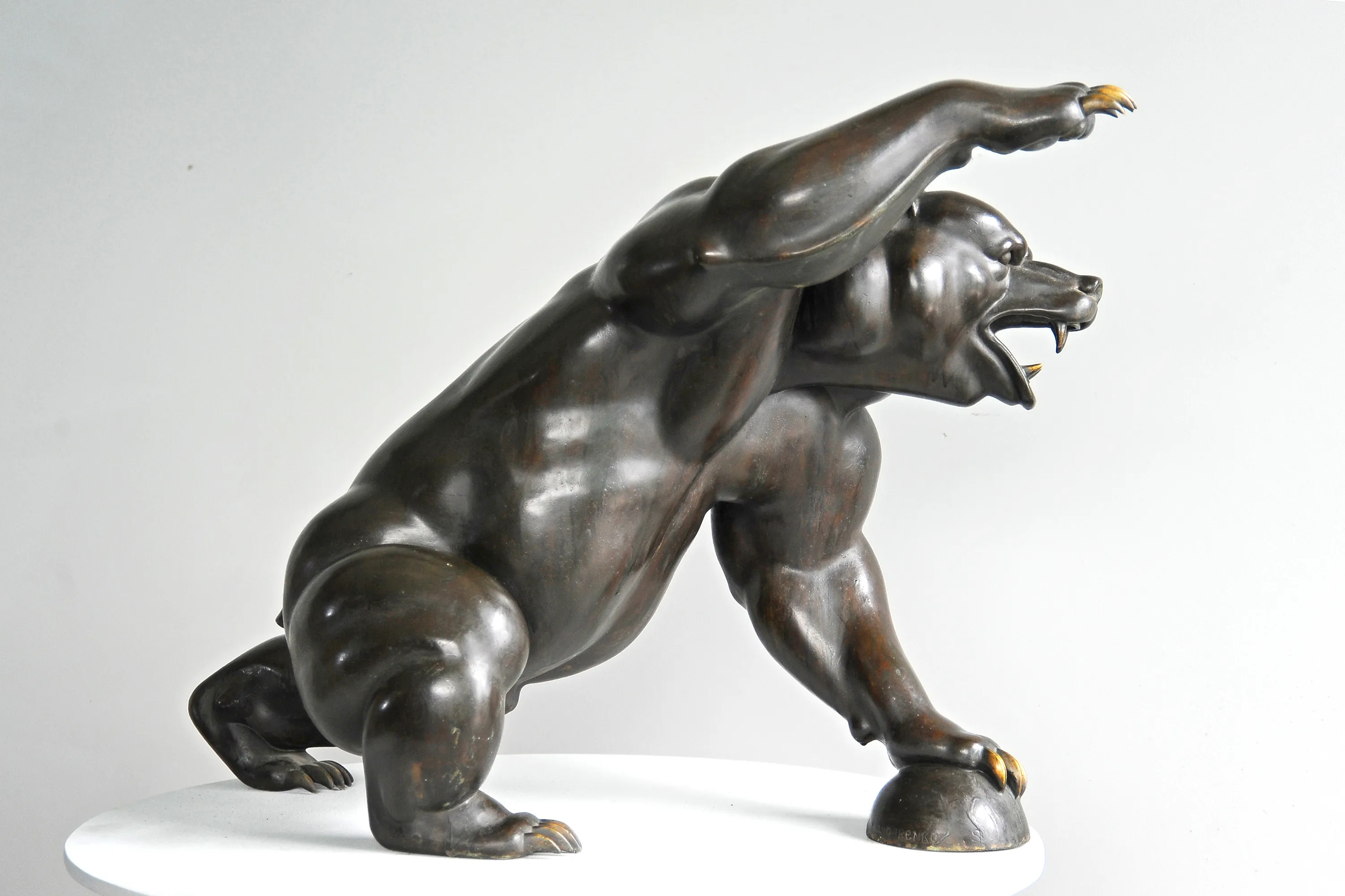 Attack Bear, bronze sculpture by Sergey Bondarenko — front view