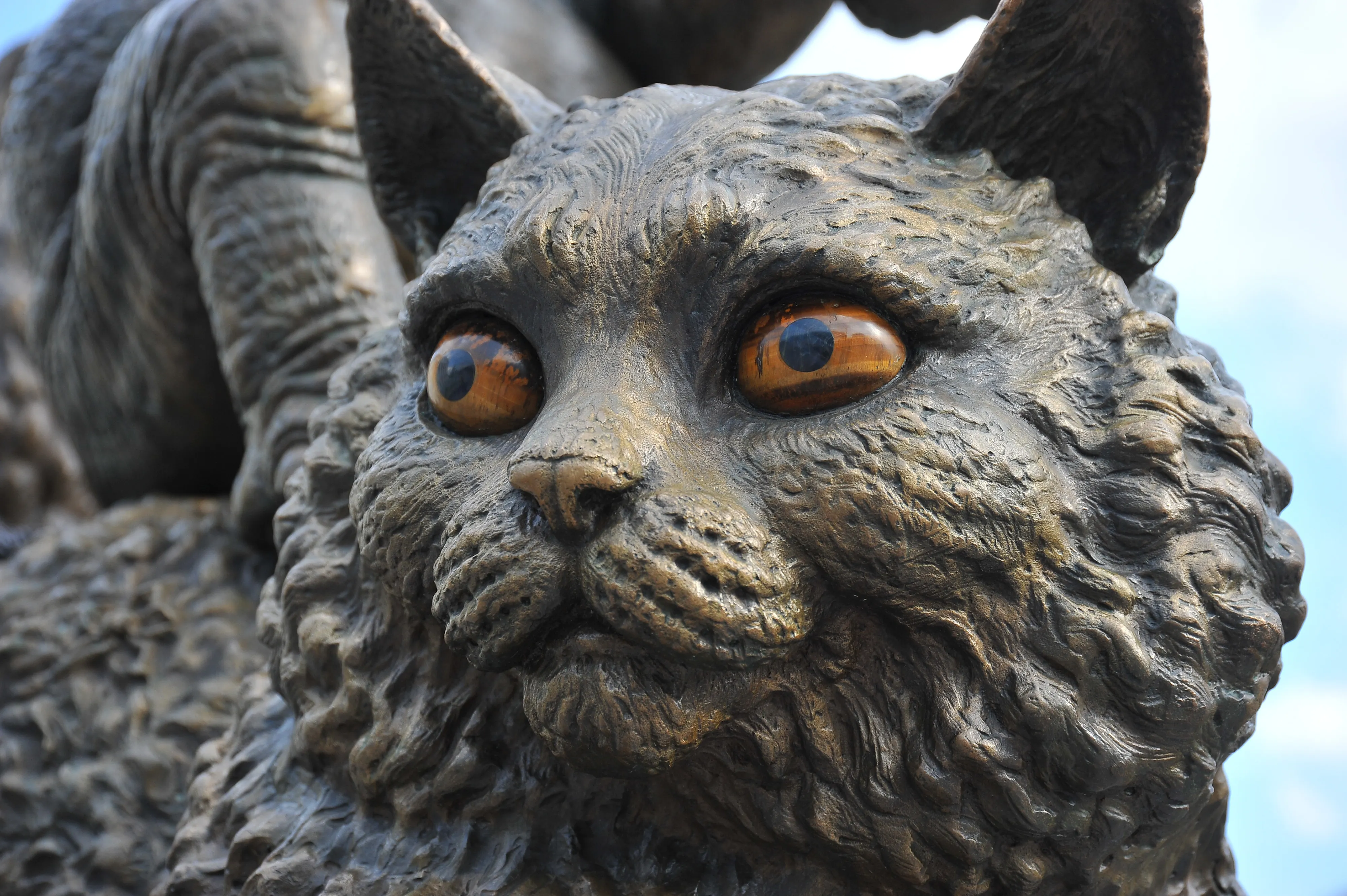 Belorussian State Circus, bronze monument by Sergey Bondarenko — installed in situ