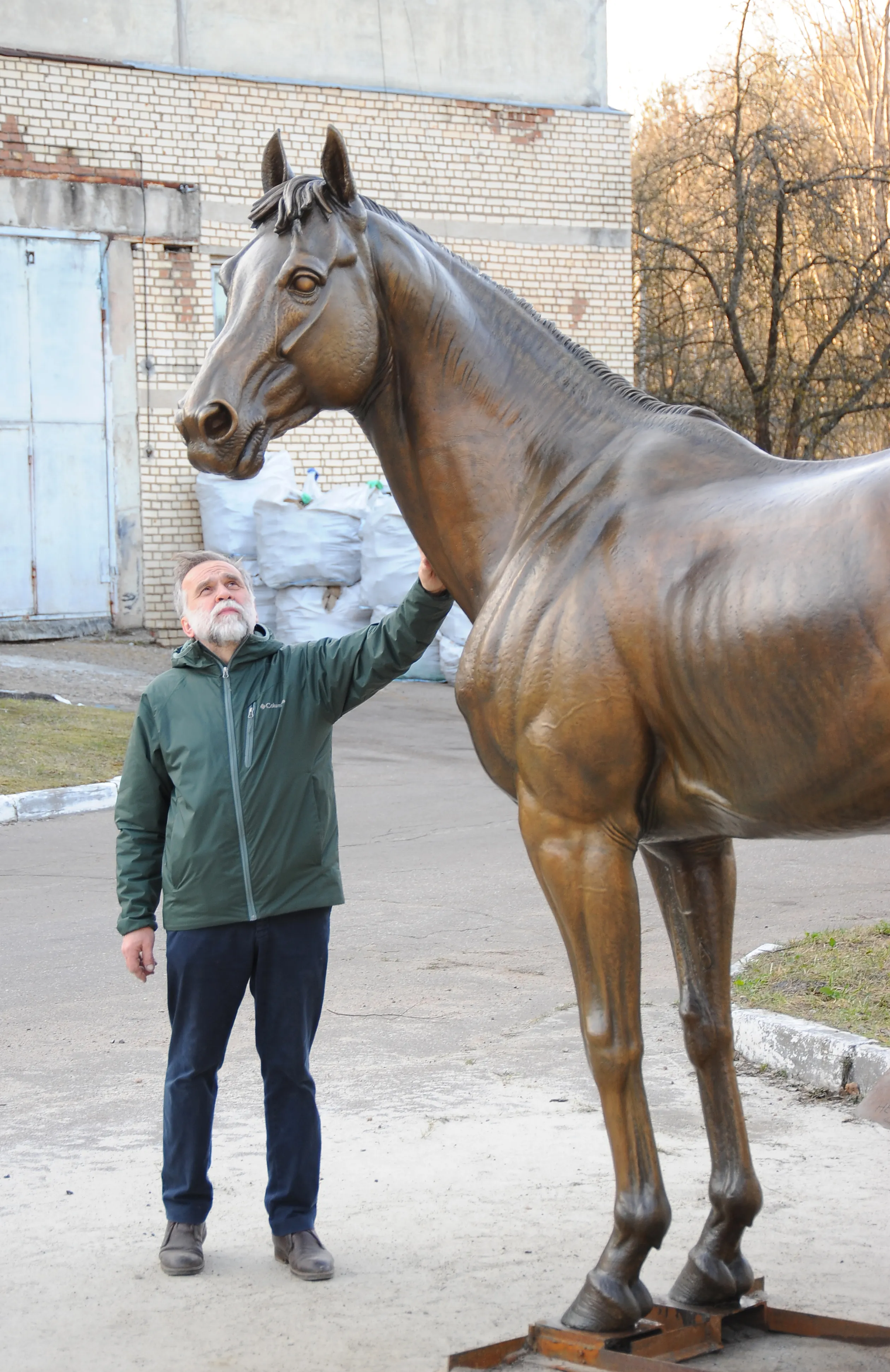 Thoroughbred horse, bronze sculpture by Sergey Bondarenko — alternate angle 2