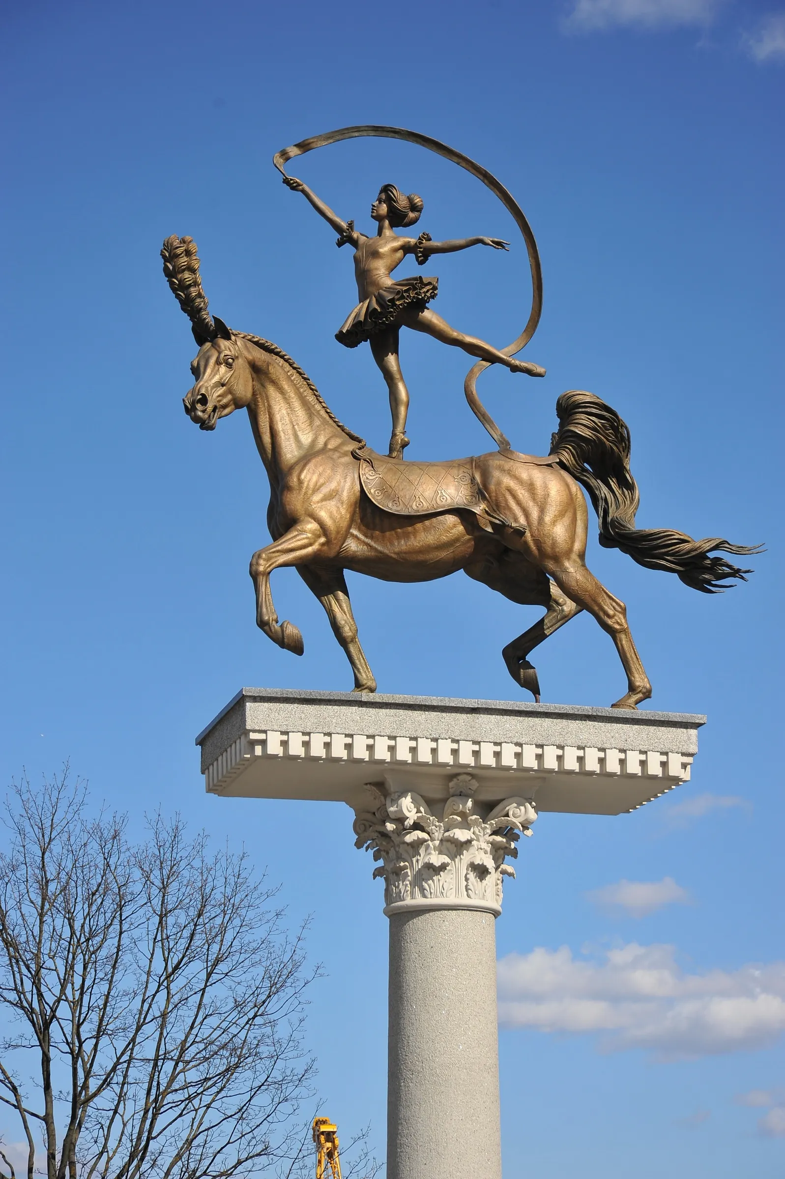 Circus Dancer, bronze monument by Sergey Bondarenko — installed in situ