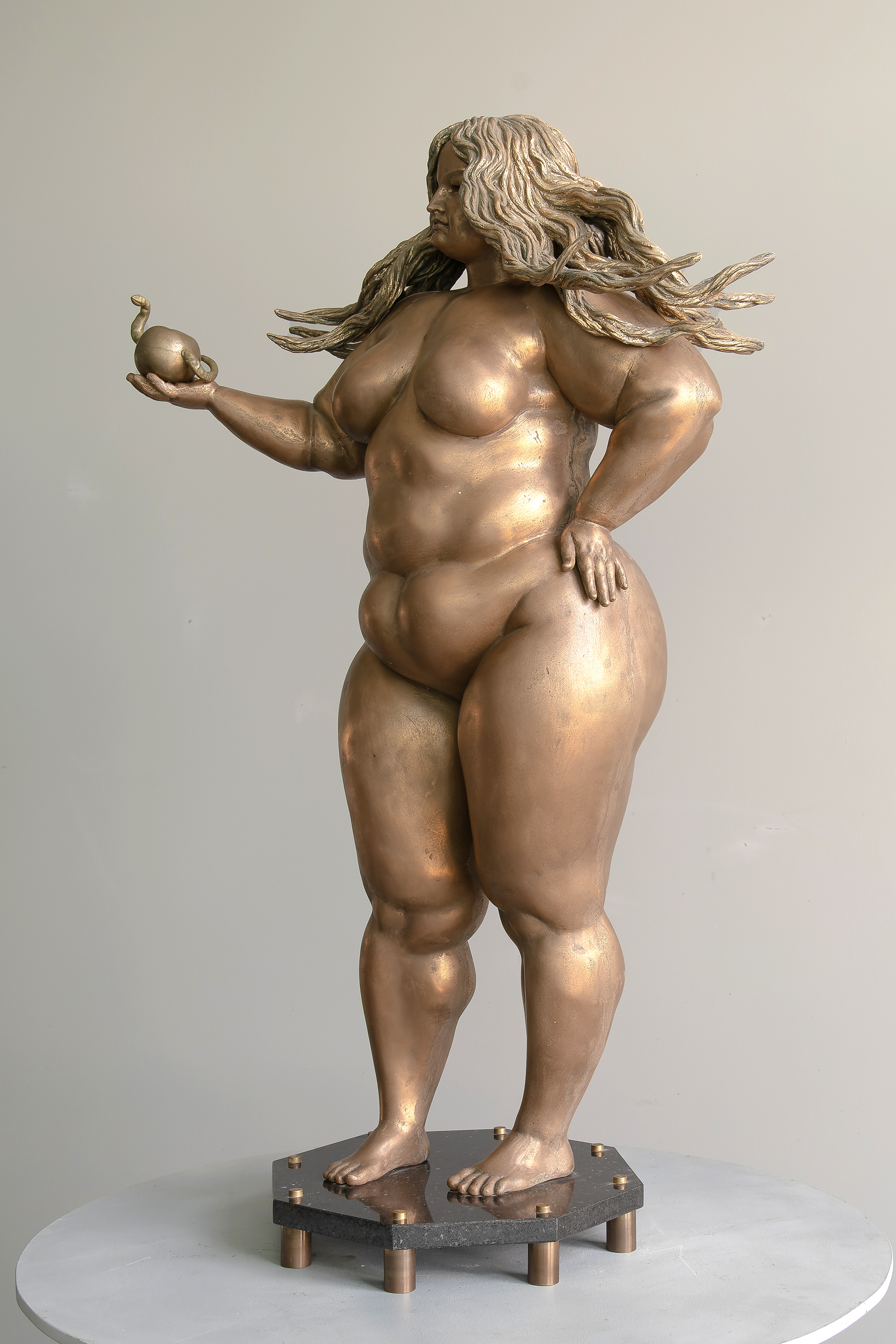 Eve, resin sculpture by Sergey Bondarenko — alternate angle 1