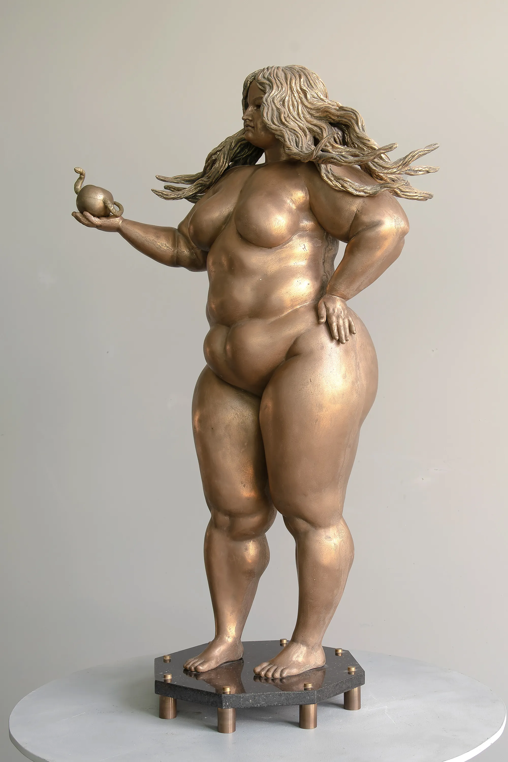 Eve, resin sculpture by Sergey Bondarenko — alternate angle 1