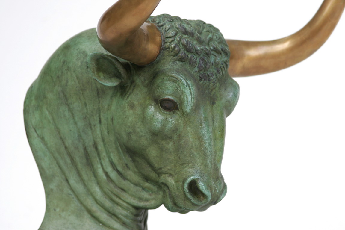 Aurochs head, bronze sculpture by Sergey Bondarenko — alternate angle 4