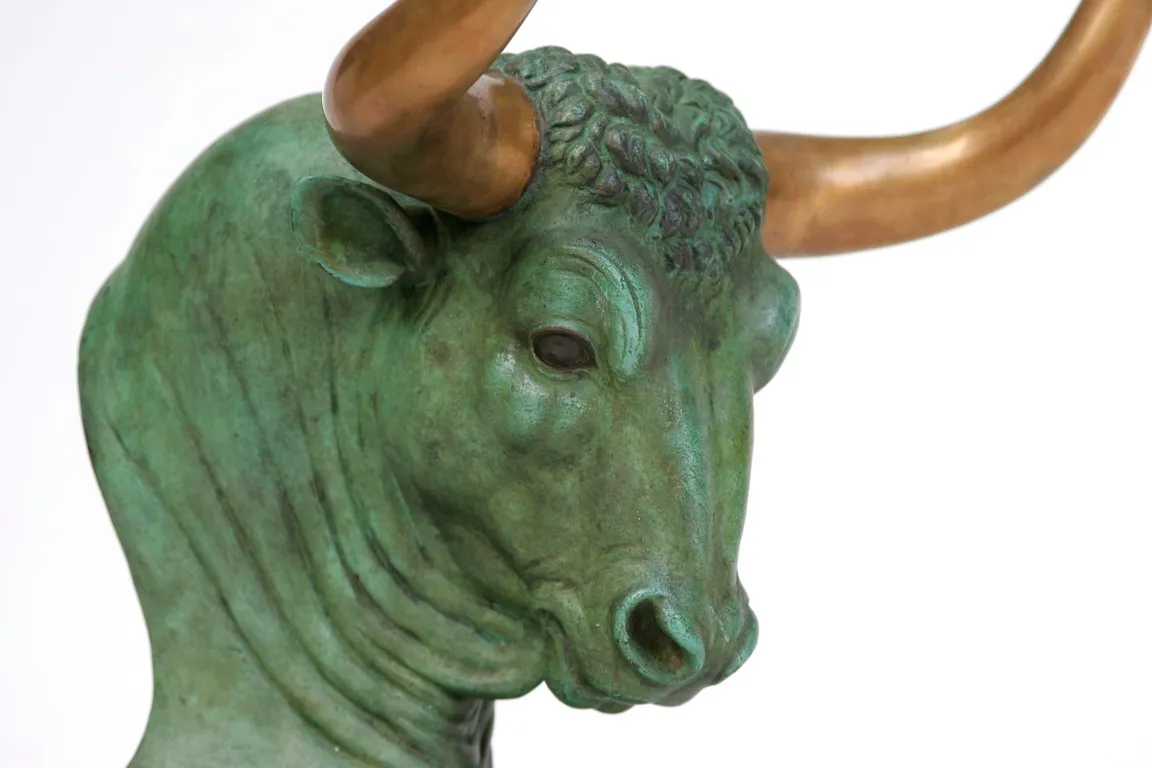Aurochs head, bronze sculpture by Sergey Bondarenko — alternate angle 4