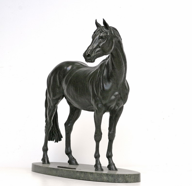 King Arthur, bronze sculpture by Sergey Bondarenko — front view