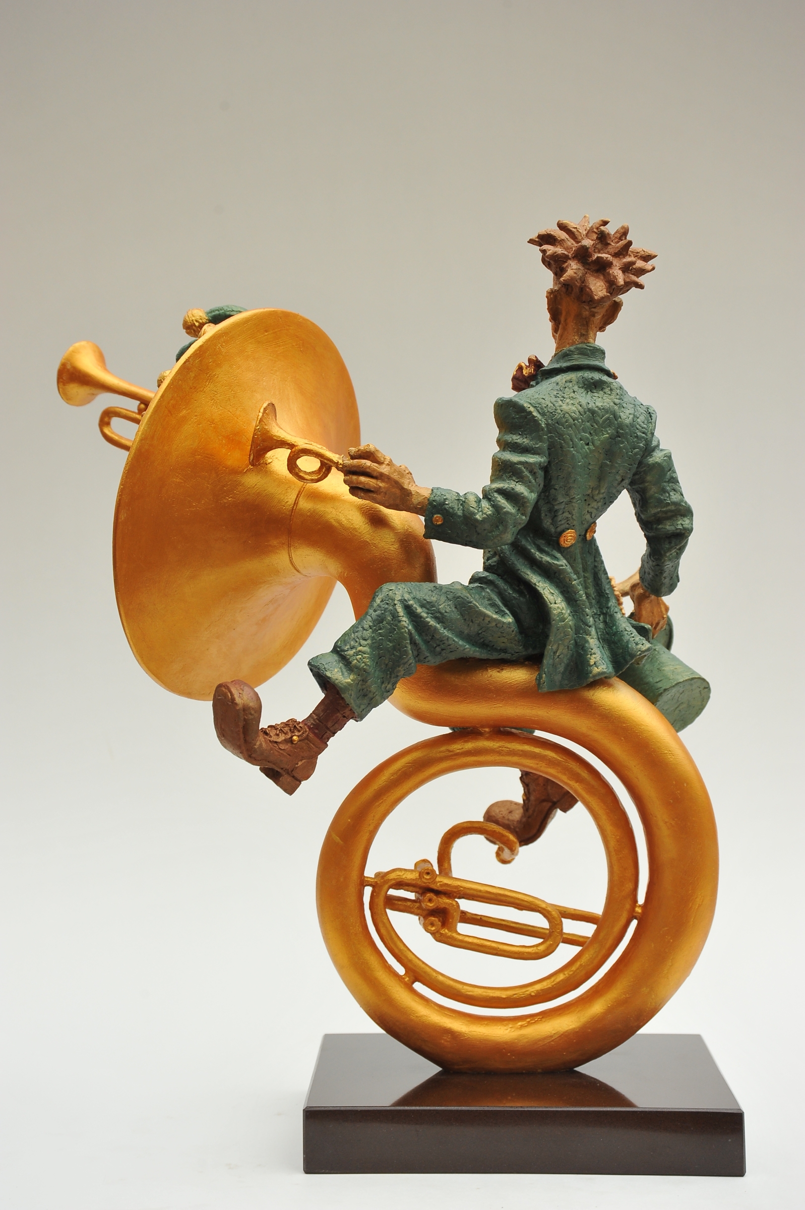 Clown on the Tube, bronze sculpture by Sergey Bondarenko — front view