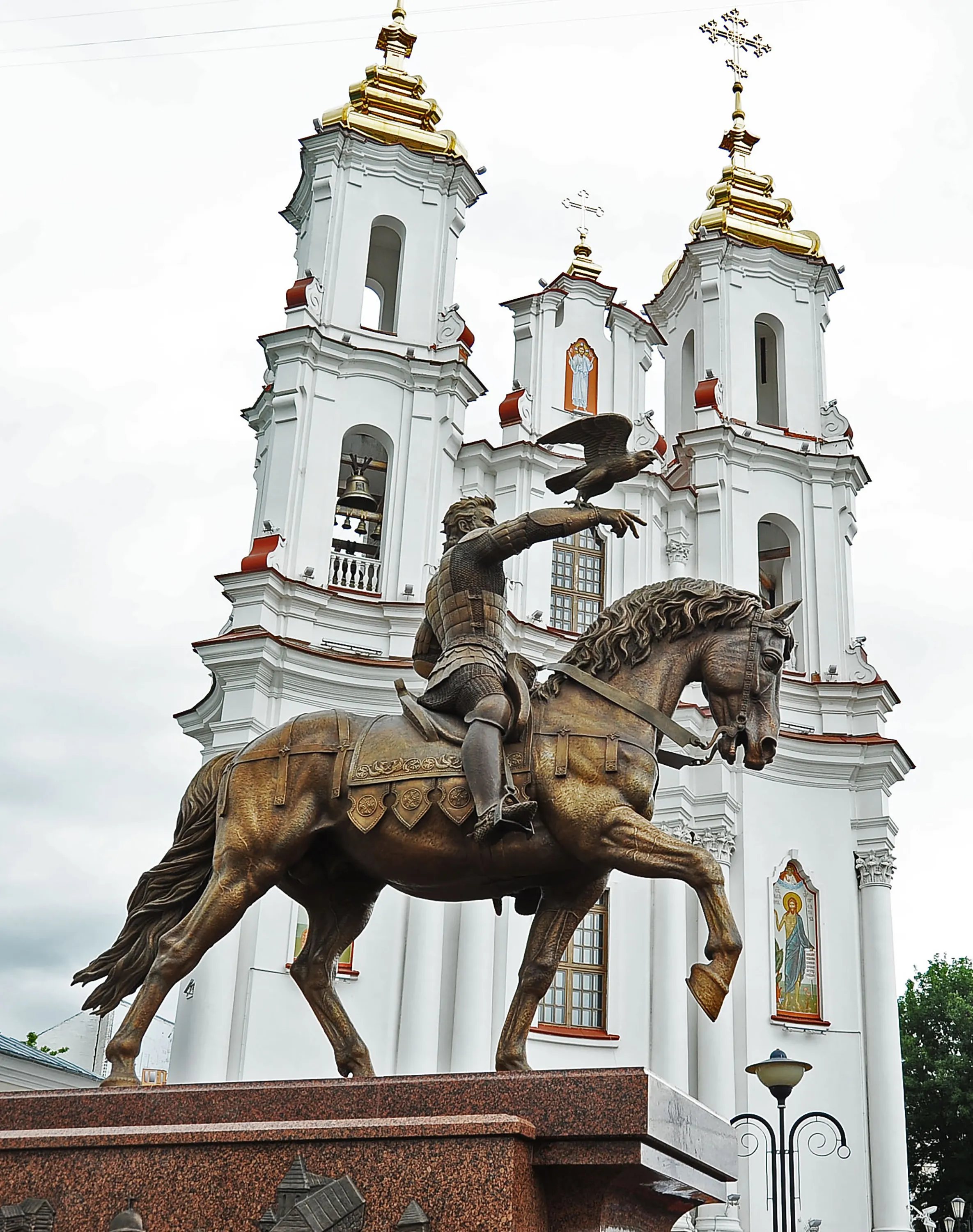 Olgerd, bronze monument by Sergey Bondarenko — installed in situ
