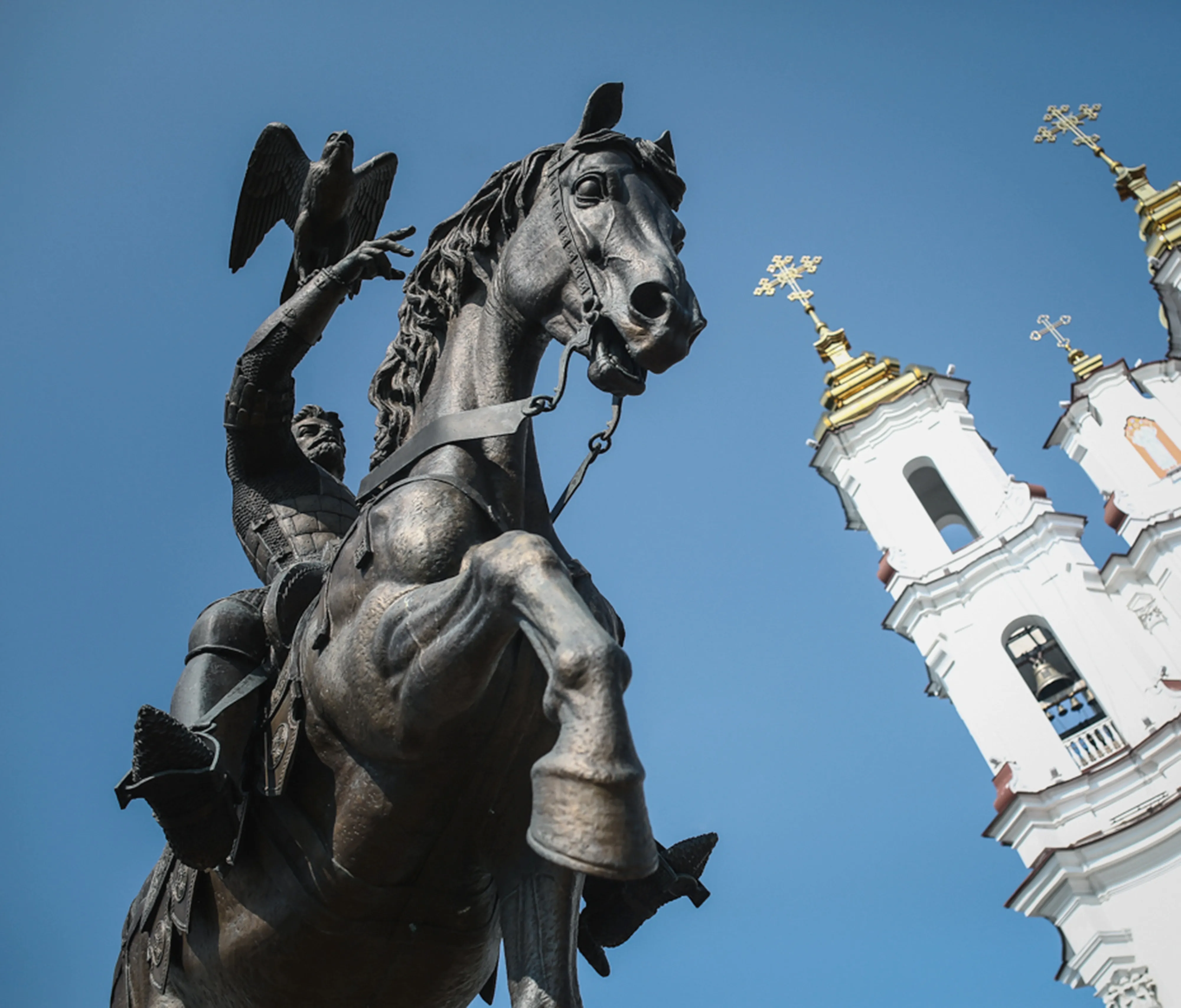 Olgerd, bronze monument by Sergey Bondarenko — installed in situ