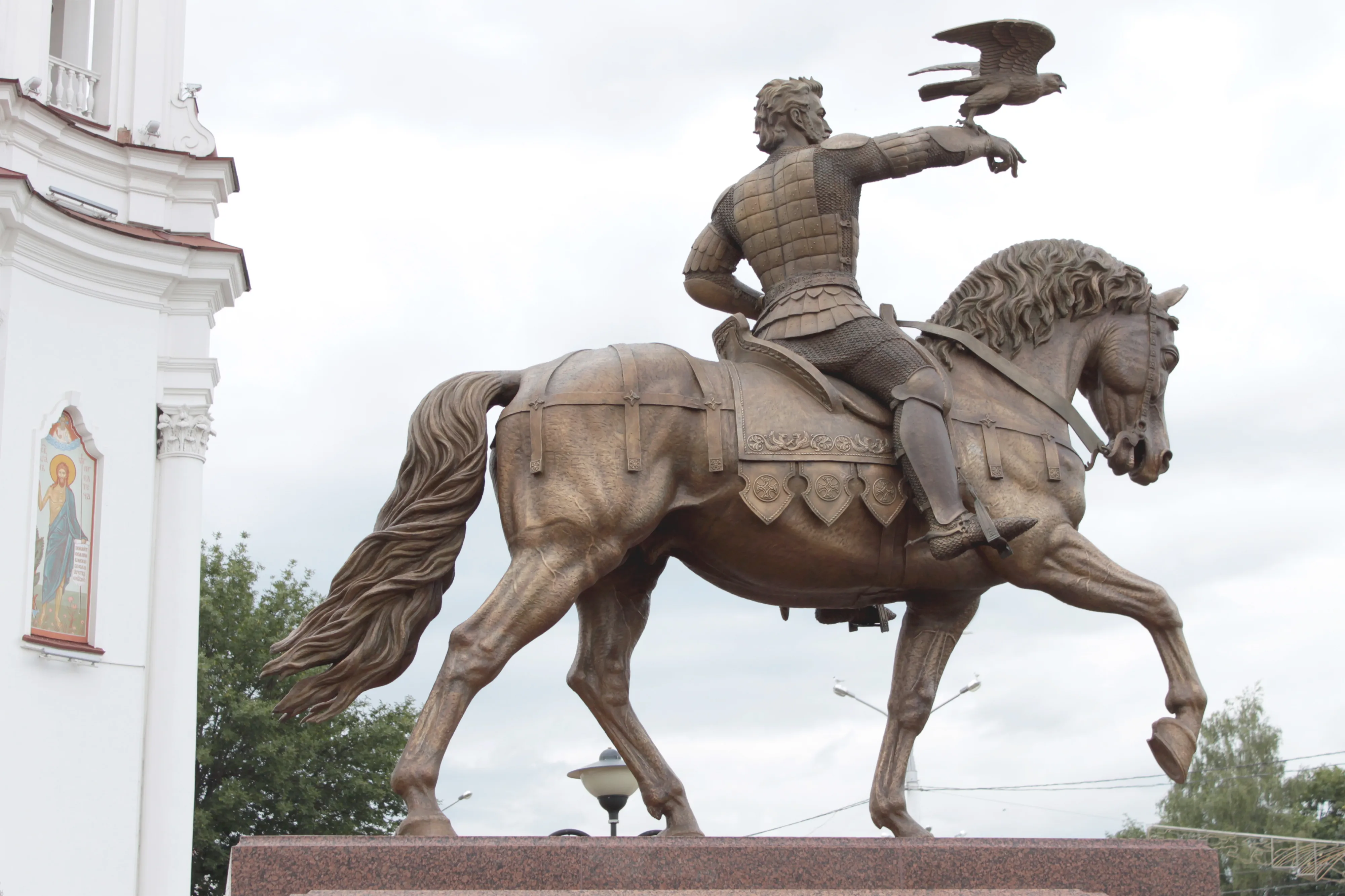 Olgerd, bronze monument by Sergey Bondarenko — installed in situ