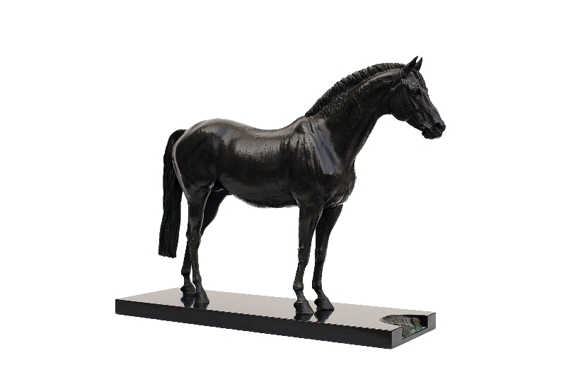 Kornjuwel, bronze sculpture by Sergey Bondarenko — alternate angle 1