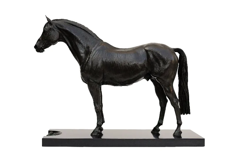 Kornjuwel, bronze sculpture by Sergey Bondarenko — alternate angle 3