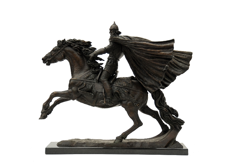 Mindovg, bronze sculpture by Sergey Bondarenko — front view