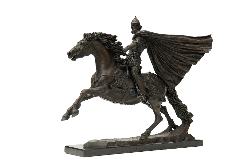 Mindovg, bronze sculpture by Sergey Bondarenko — alternate angle 1