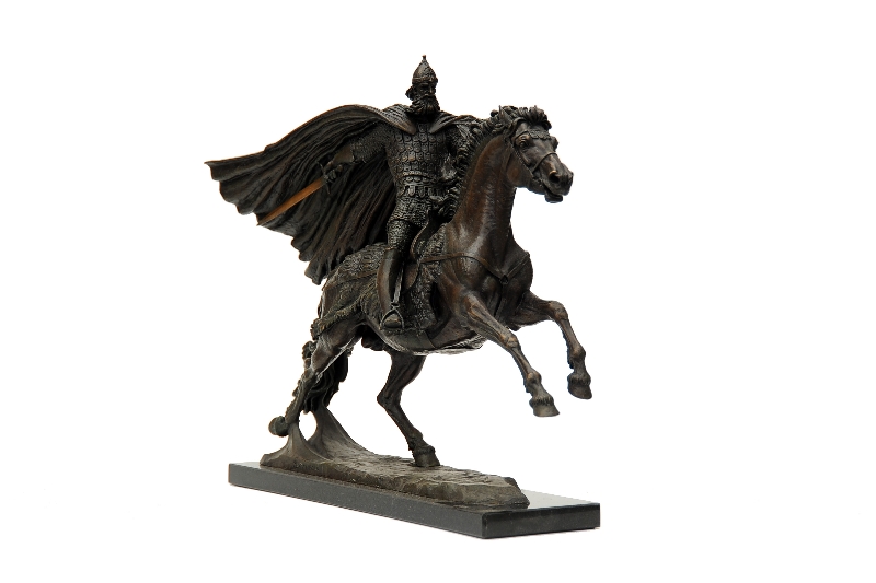 Mindovg, bronze sculpture by Sergey Bondarenko — alternate angle 2