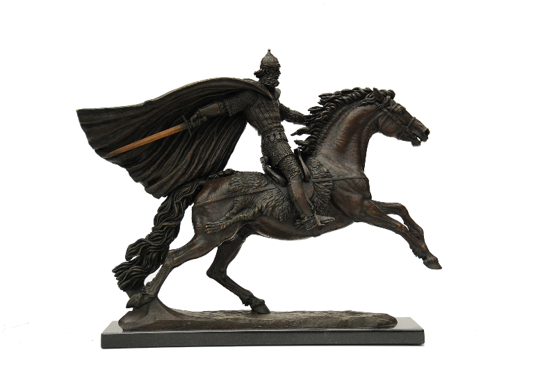 Mindovg, bronze sculpture by Sergey Bondarenko — alternate angle 3