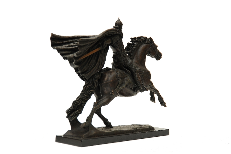 Mindovg, bronze sculpture by Sergey Bondarenko — alternate angle 4