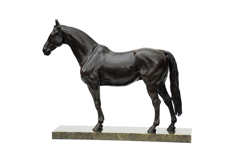 Olympic chempion Hapatitus, bronze sculpture by Sergey Bondarenko — front view