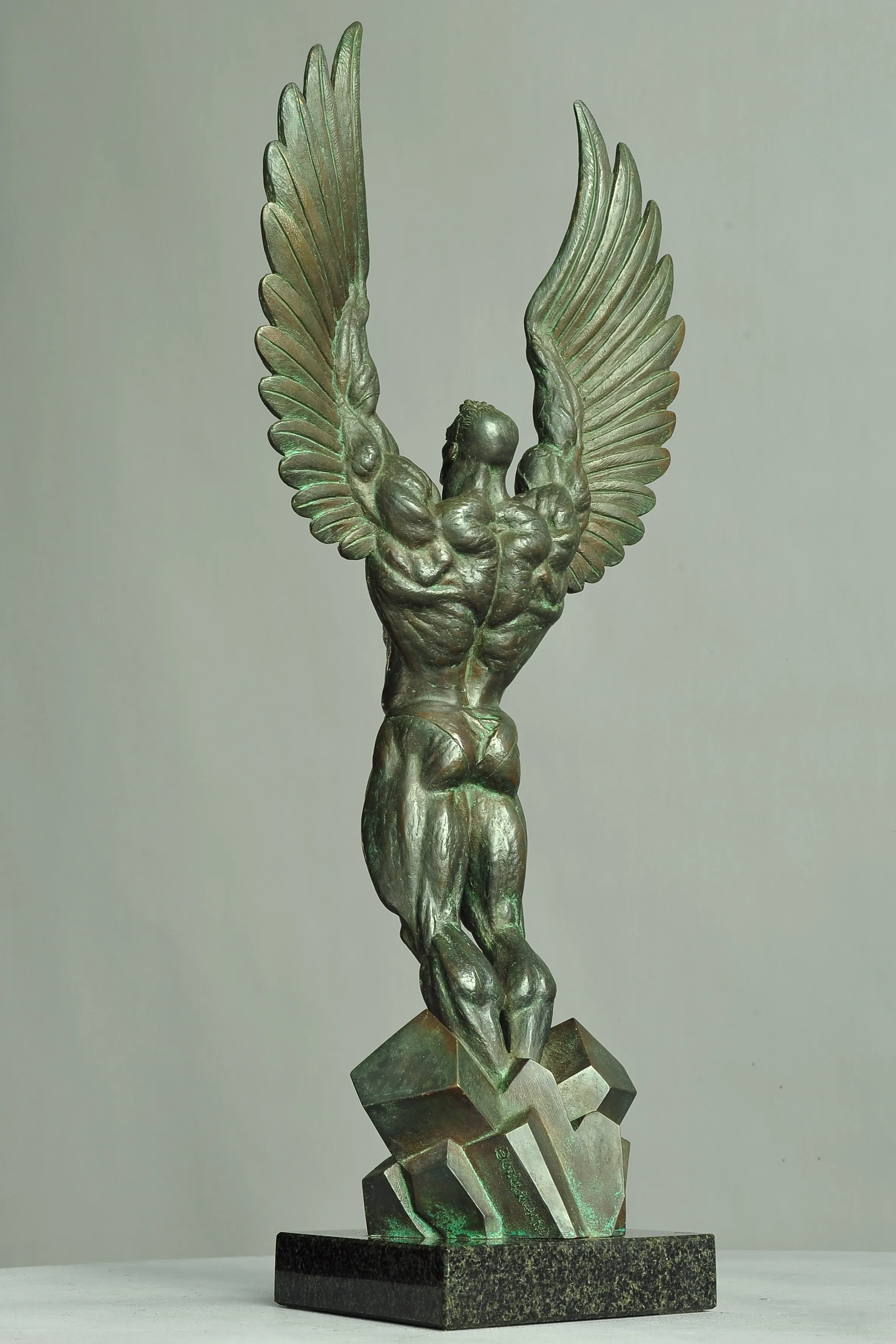 Winner,  bronze sculpture by Sergey Bondarenko — alternate angle 4