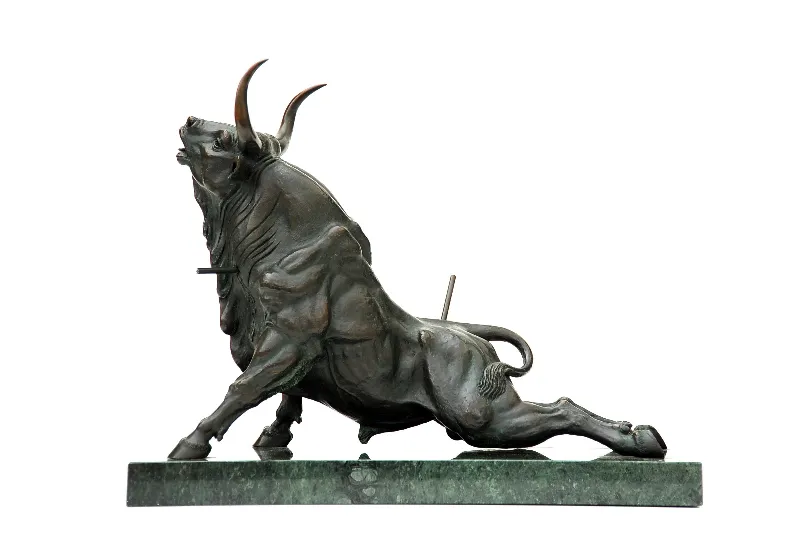 Last aurochs, bronze sculpture by Sergey Bondarenko — alternate angle 3