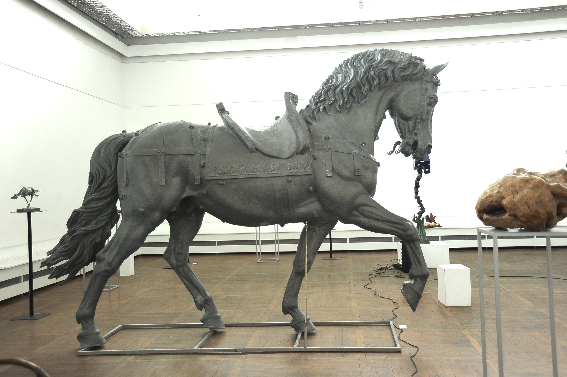Gray horse, bronze sculpture by Sergey Bondarenko — alternate angle 1