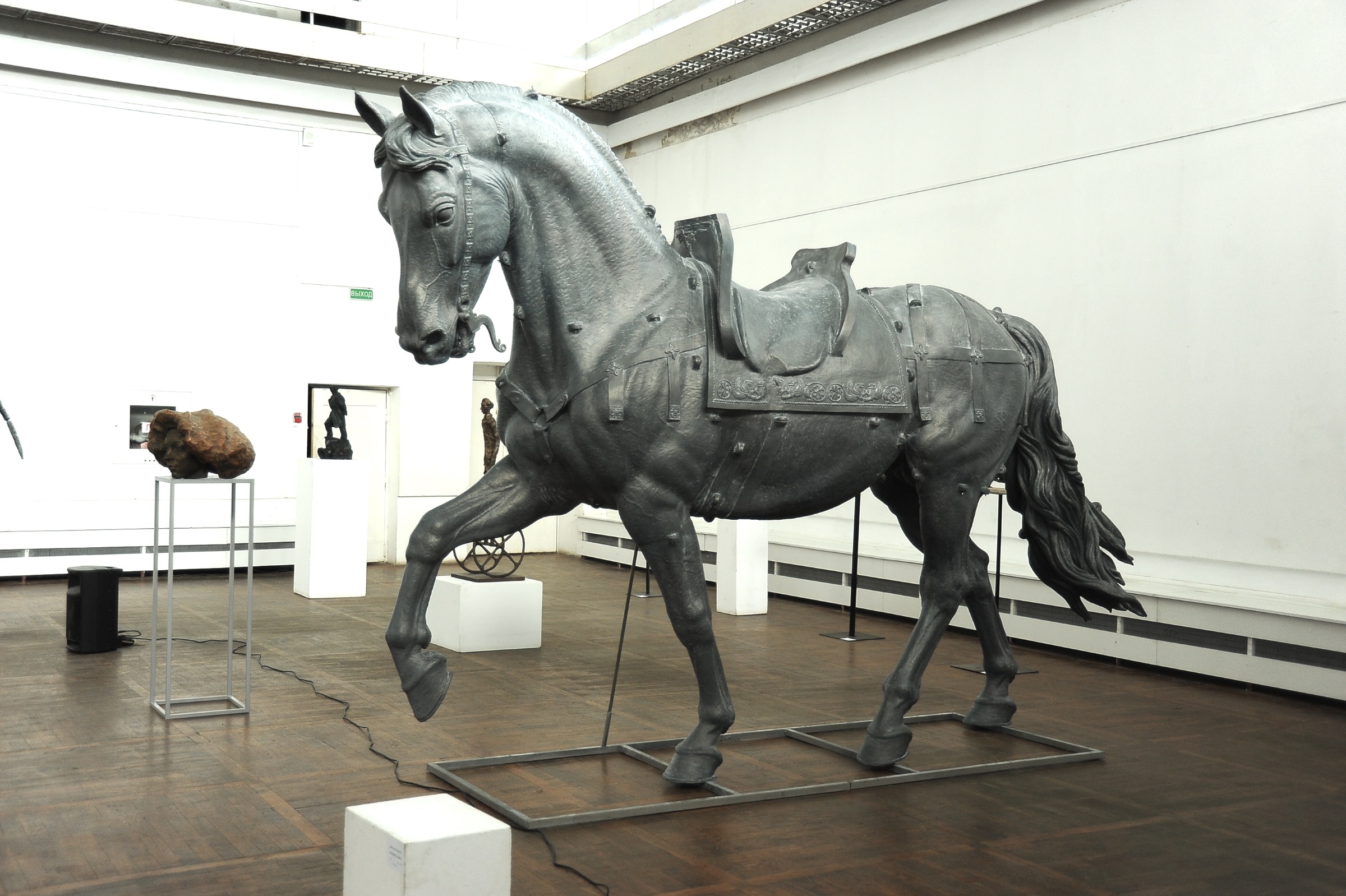Gray horse, bronze sculpture by Sergey Bondarenko — alternate angle 2