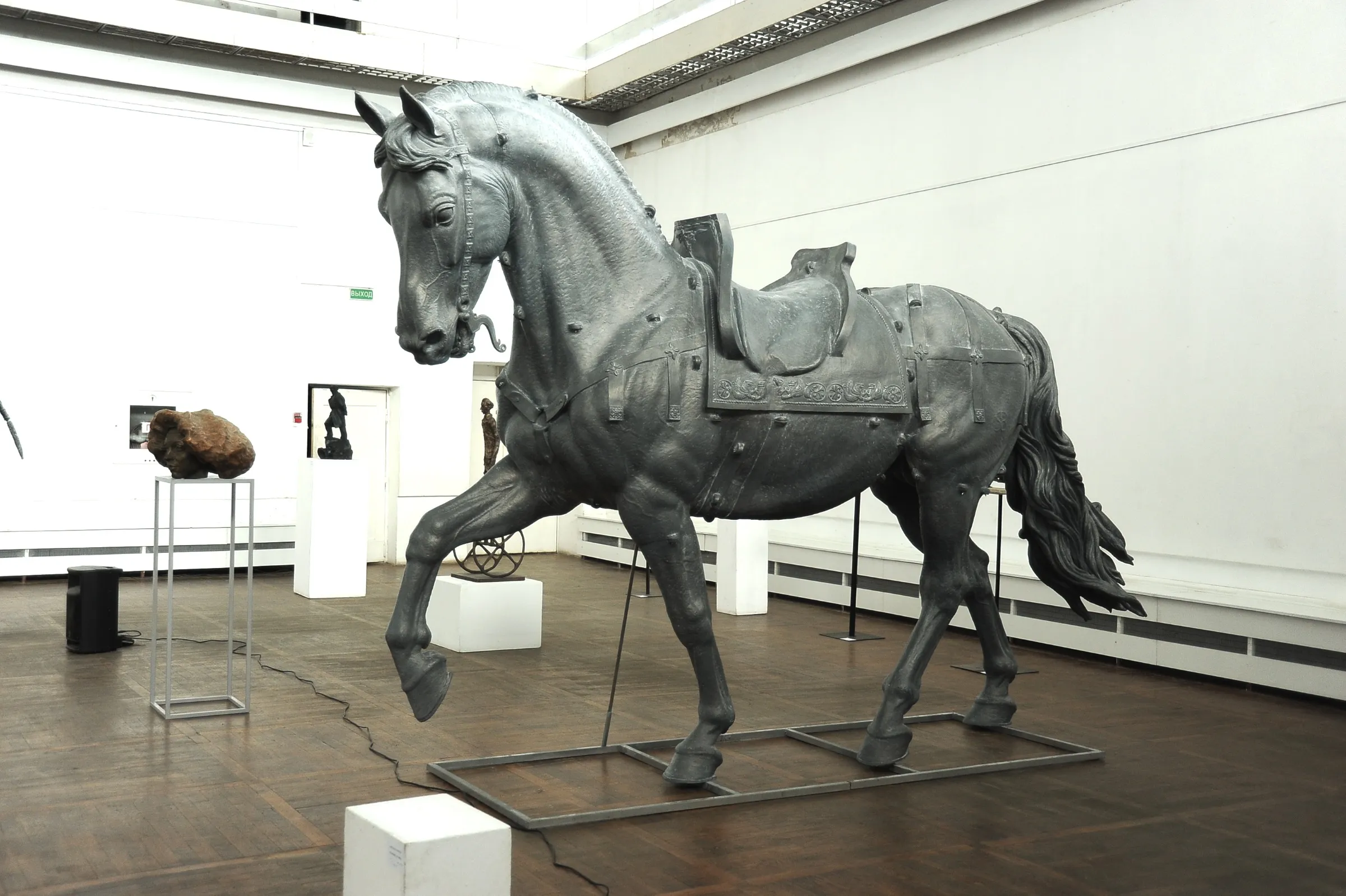 Gray horse, bronze sculpture by Sergey Bondarenko — alternate angle 2