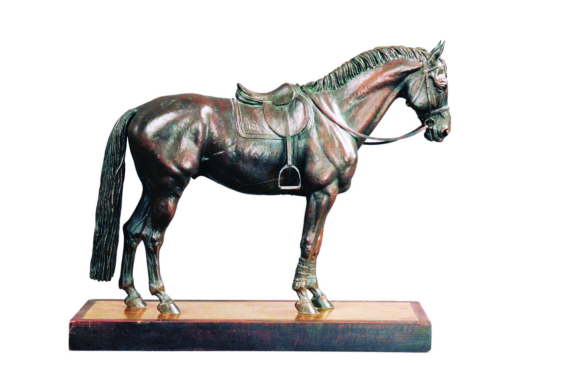 Sport horse Cezar, bronze sculpture by Sergey Bondarenko — front view