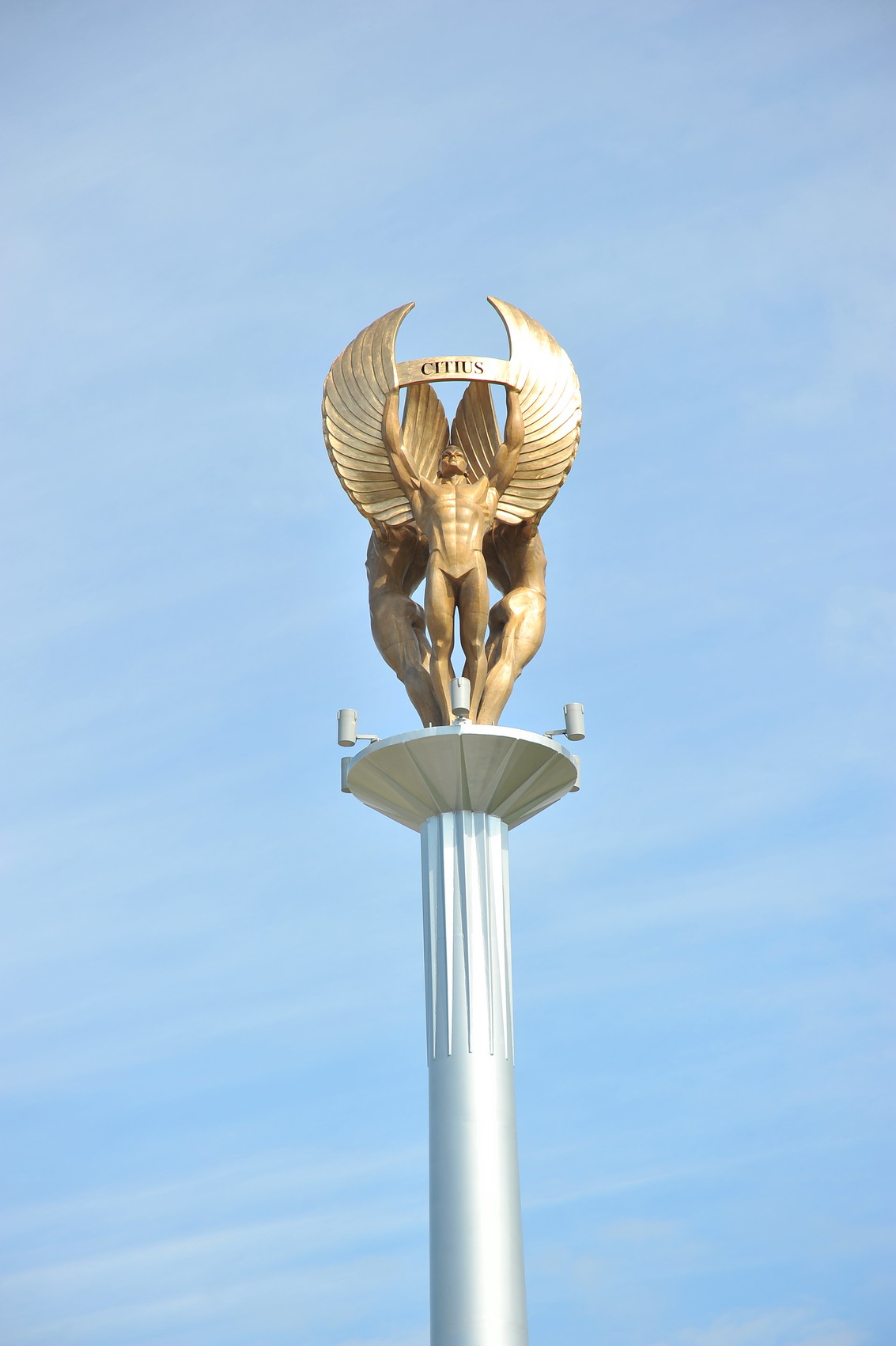 Triumph, bronze monument by Sergey Bondarenko — front view