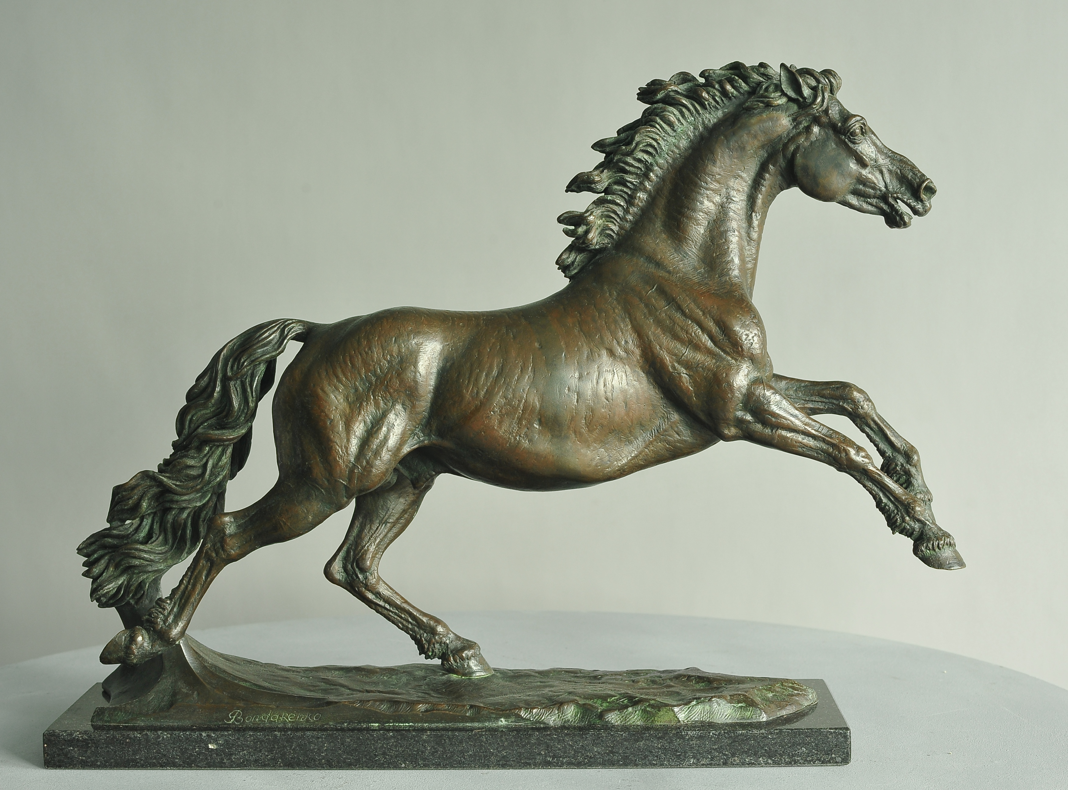 Wind in the mane, bronze sculpture by Sergey Bondarenko — front view