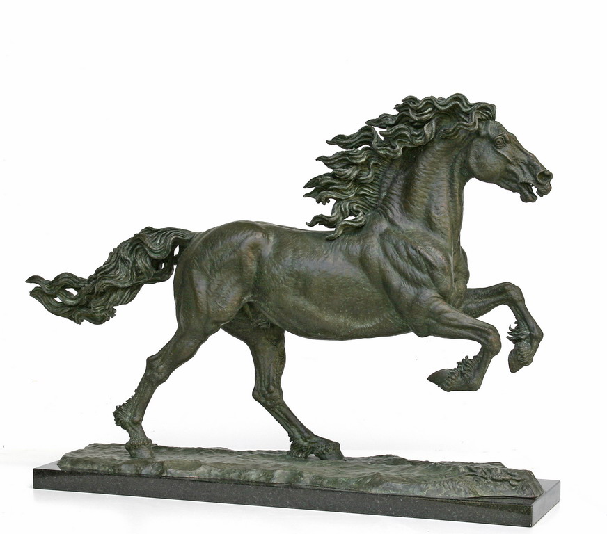 Free, bronze sculpture by Sergey Bondarenko — front view