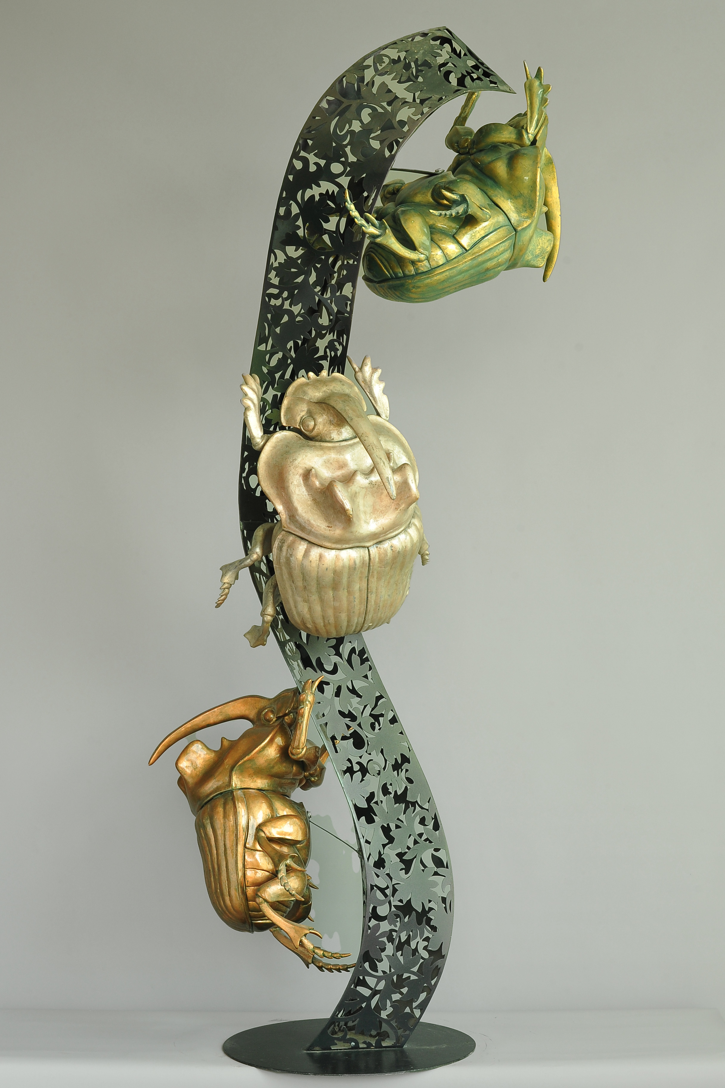 Crawl up, bronze sculpture by Sergey Bondarenko — front view