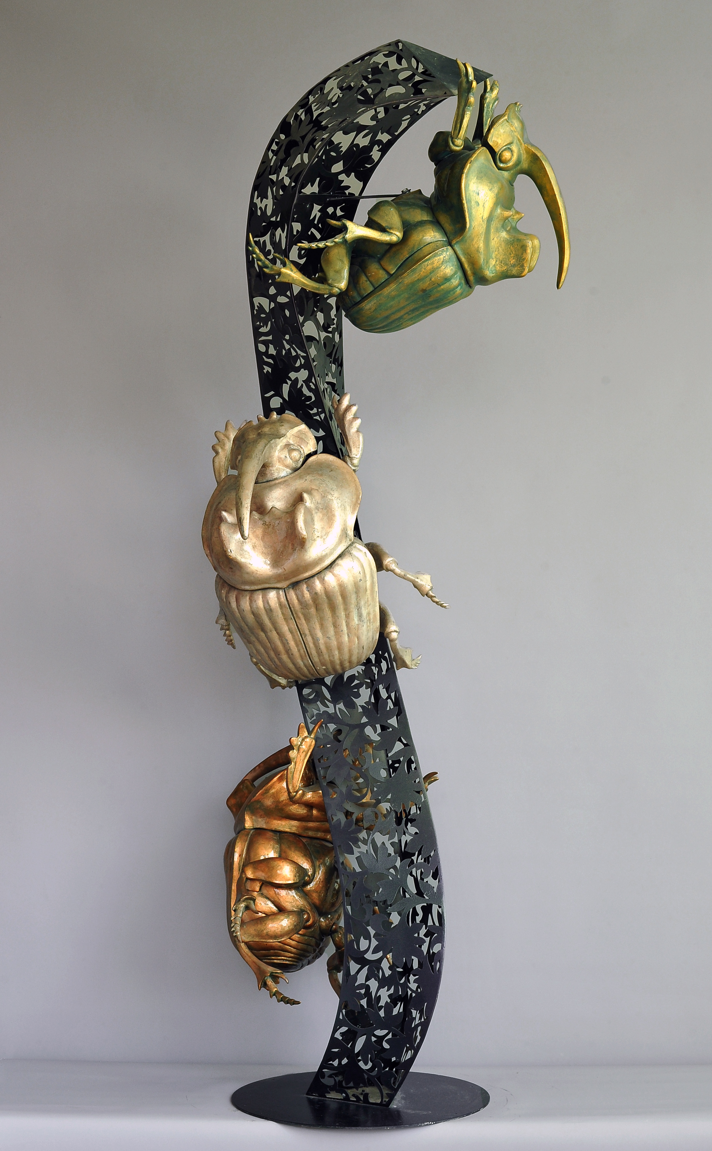 Crawl up, sculpture by Sergey Bondarenko — alternate angle 1