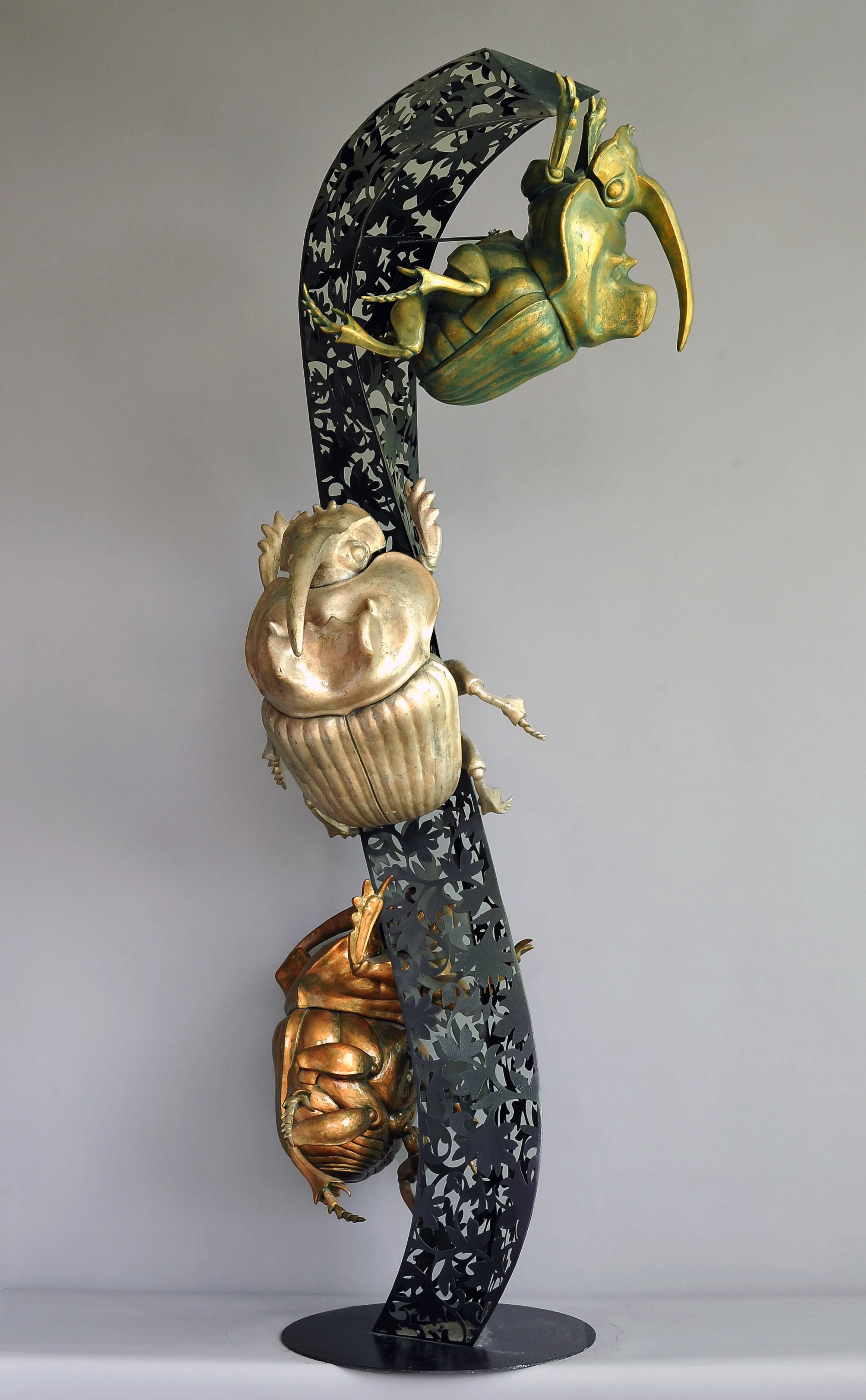 Crawl up, sculpture by Sergey Bondarenko — alternate angle 1