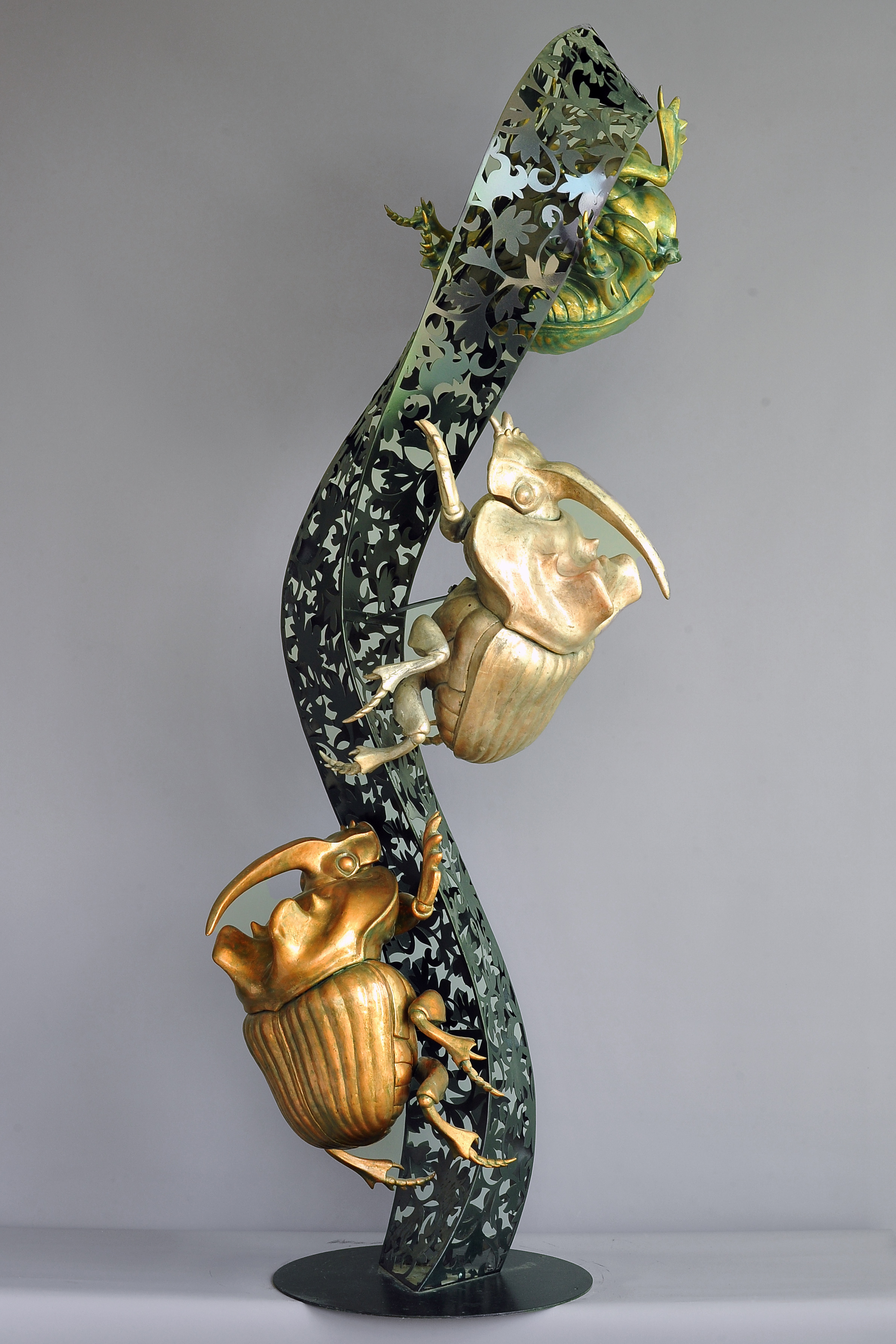 Crawl up, sculpture by Sergey Bondarenko — alternate angle 2