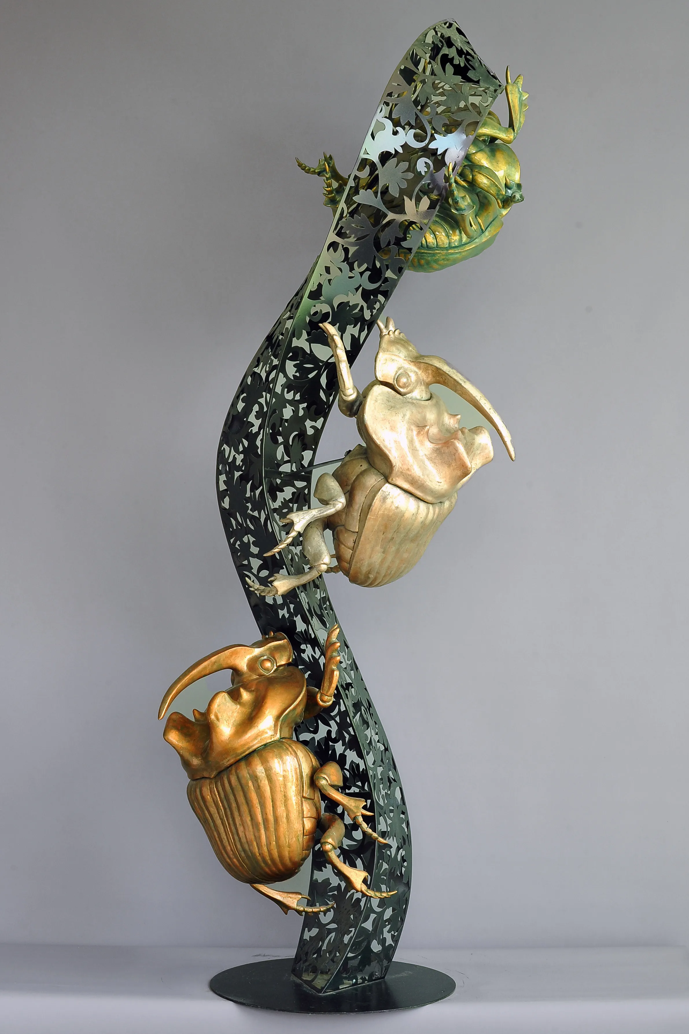 Crawl up, sculpture by Sergey Bondarenko — alternate angle 2